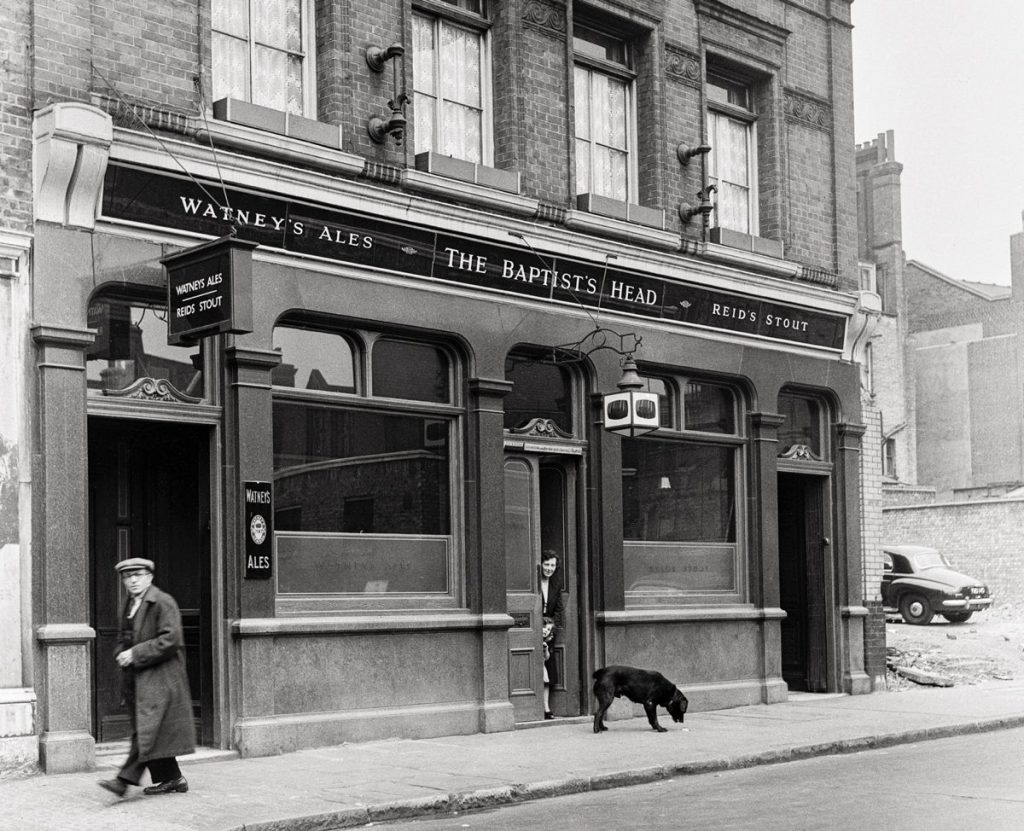 A brand new photograph ebook pays tribute to the lifetime of London’s pubs